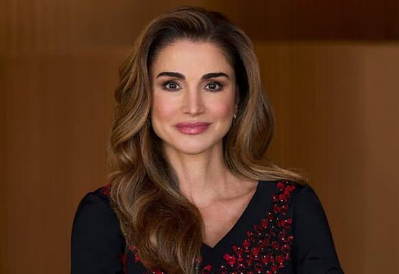 الملكة رانيا تهنئ ابنتها على توأمها
