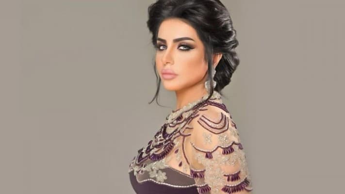 حليمة بولند تطرح سؤالا قبل العمرة