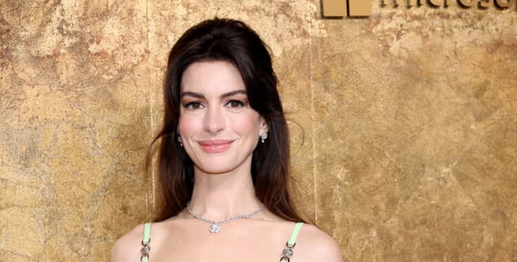 Anne Hathaway's beauty routine steps