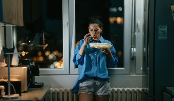 أسباب زيادة الجوع بعد نوم سيء