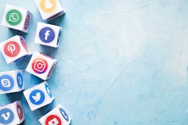 ميتا تفرض قيوداً على السهر في التواصل