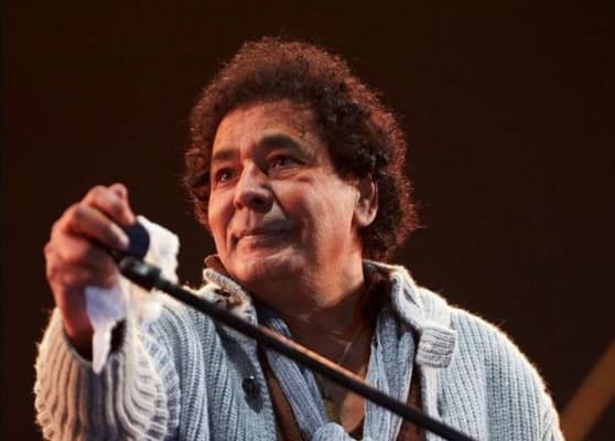 تدهور صحة محمد منير يثير القلق