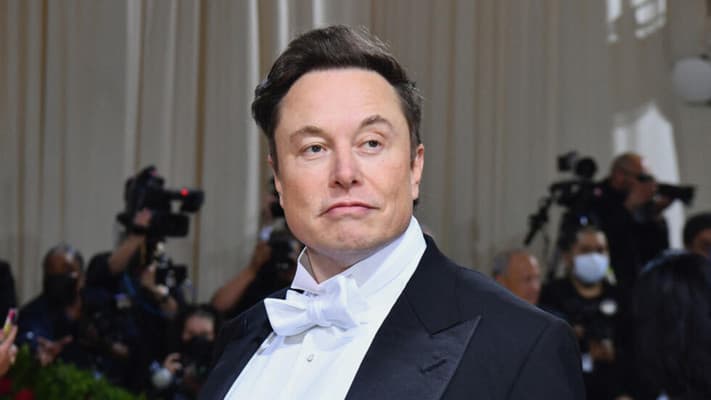 Elon Musk Constructs Large Space City