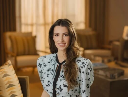 أظافر الأميرة رجوة تبرز جمالها
