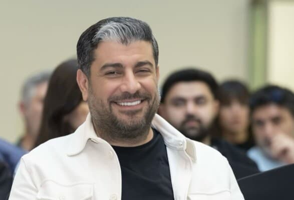 زياد حمزة يتلقى تكريما ويعلق على الفناين الجديدة