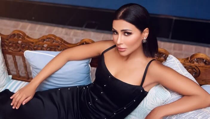 مهيرة عبد العزيز تظهر بشكل جديد