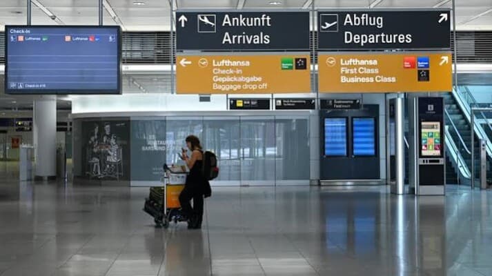 Cocaine test uncovers hidden drug in passenger's bag