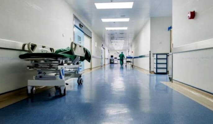 Egyptian actress hospitalized with leg injury