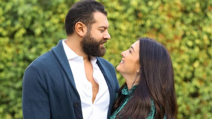 صور تجمع كندة علوش وعمرو يوسف على الشاطئ