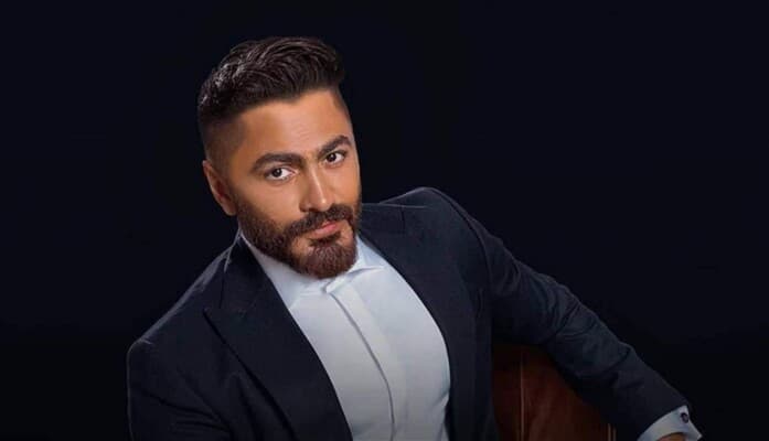 تامر حسني يظهر بعد وفاة والده