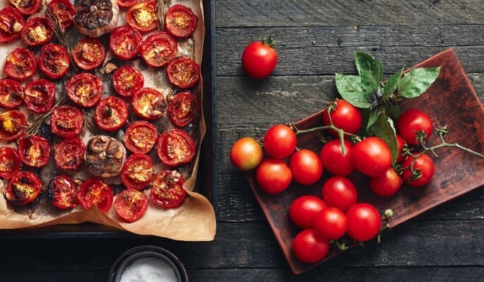 Cooked versus raw tomatoes health benefits