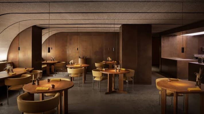 Actress manager demands payment for restaurant photo