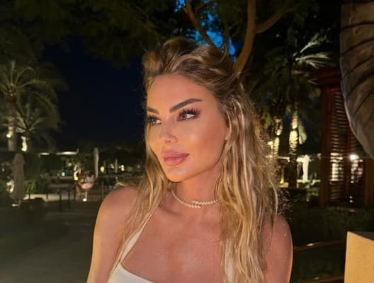 Sandra Rizk displays elegance on yacht in dress