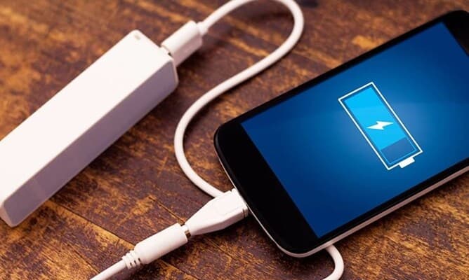 عادات ليلية قاتلة.. 6 أسباب تدفعك لإبعاد هاتفك عن الفراش أثناء الشحن