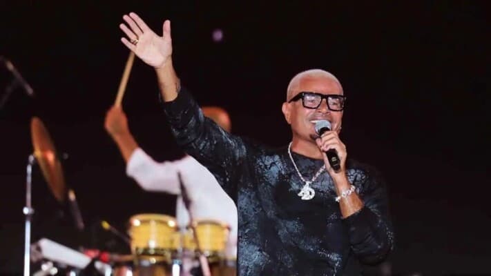 Amr Diab stops Lola Eloul from dancing