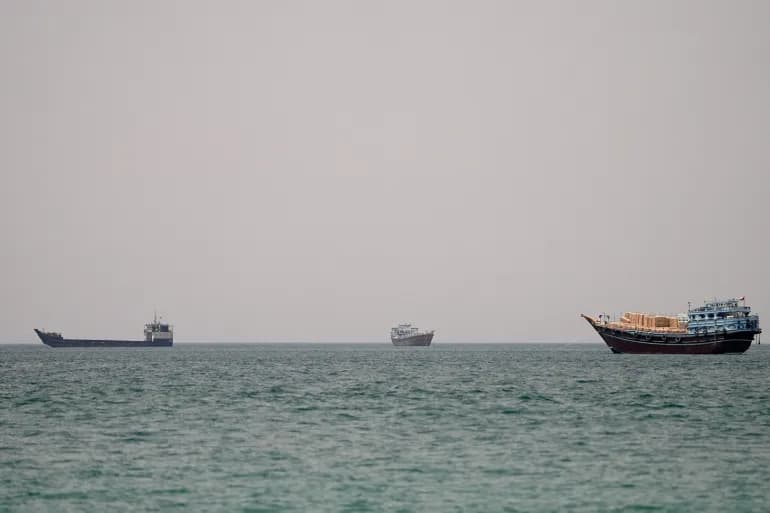هيئة البحرية البريطانية تُبلغ عن حادثة ضد سفينة وقوات عسكرية شرقي الدقم بعُمان