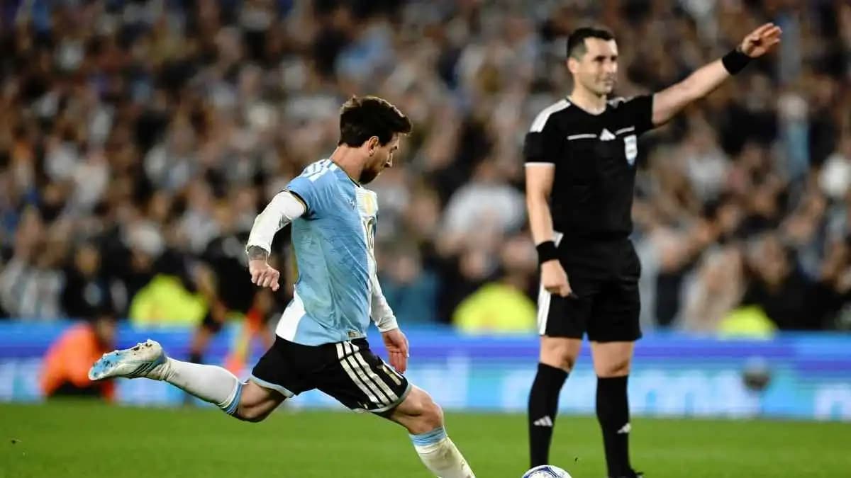 Referee presents Messi with unusual gift after retirement