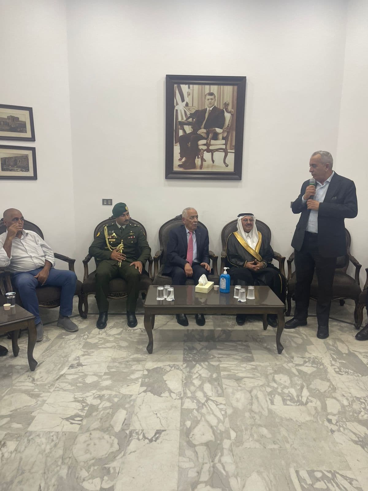العيسوي يعزي عشيرة الرواشدة باسم الملك وولي العهد