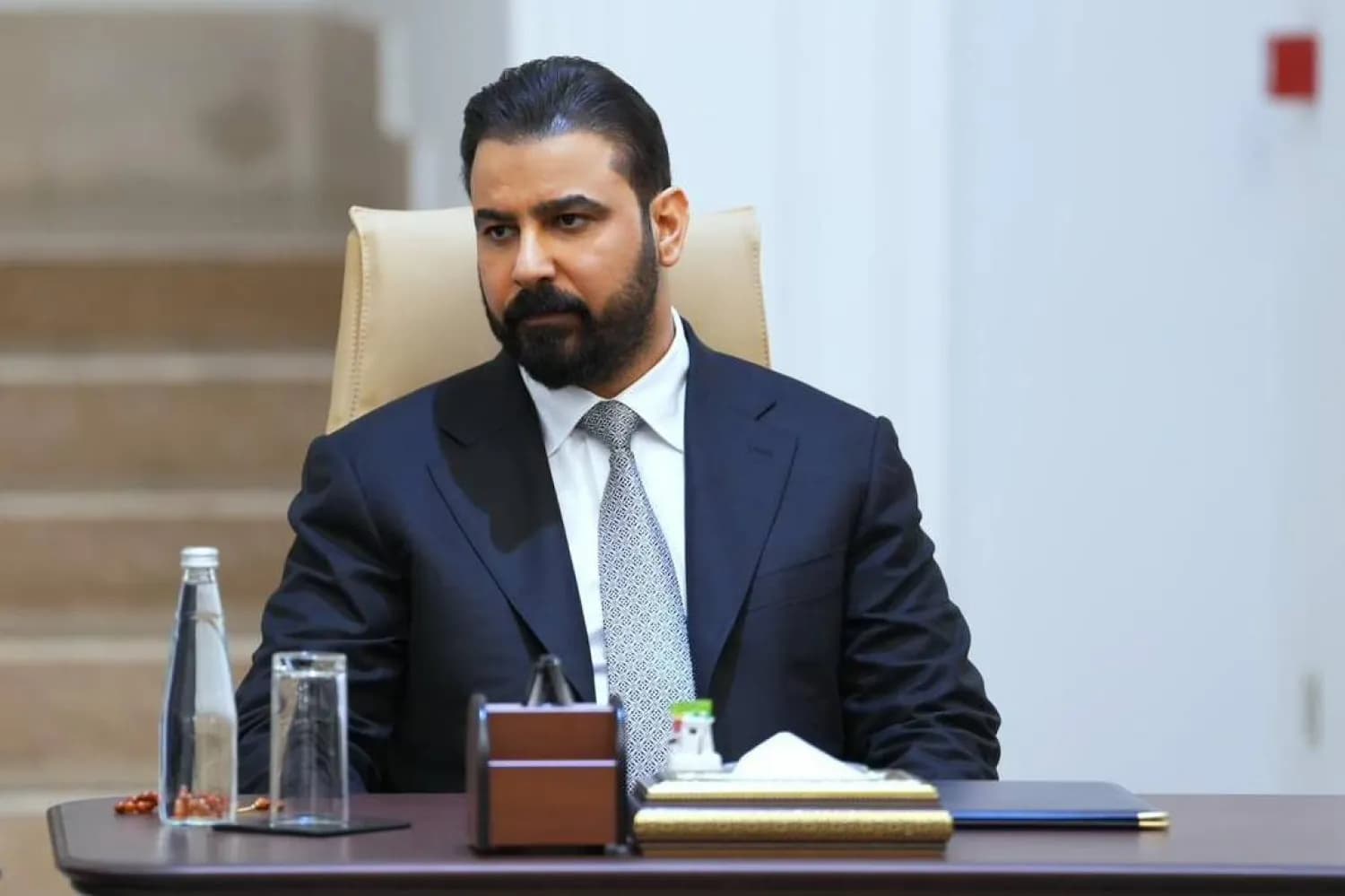 رئيس وزراء العراق يشدد على التفاهم السياسي بشأن حصر السلاح في الدولة