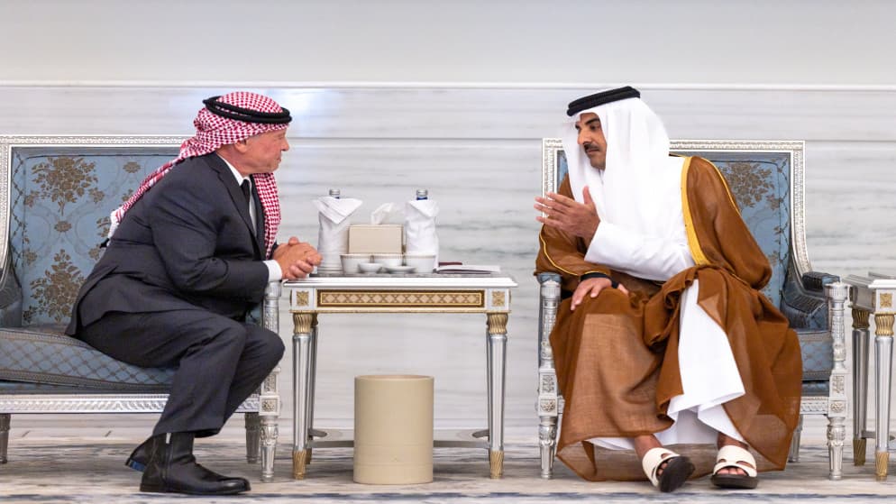 الملك يقدم العزاء إلى أمير قطر في وفاة الشيخ حمد