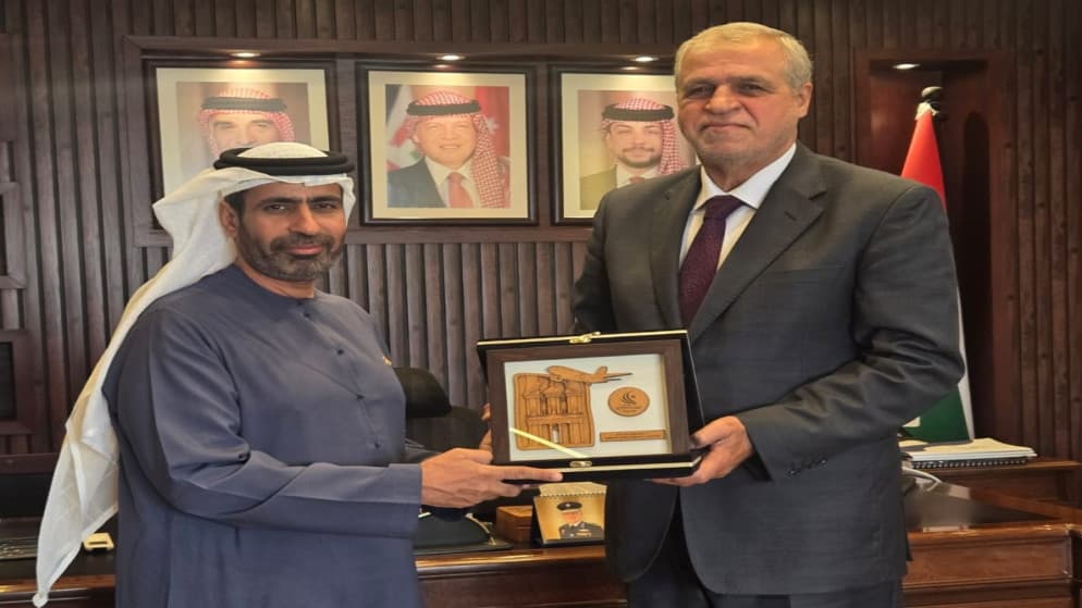 الأردن والإمارات يناقشان توسيع التعاون في النقل الجوي