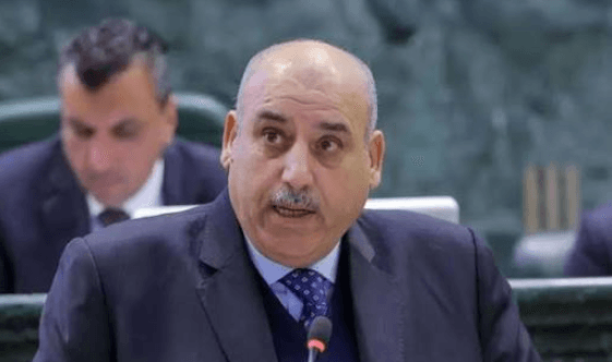 القاضي يوجه رسالة للنواب بشأن الاستقالة