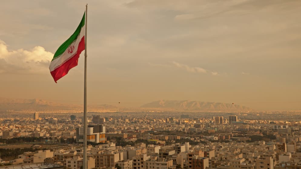 انفجارات في بندر عباس جنوب إيران وتفعيل الدفاعات الجوية