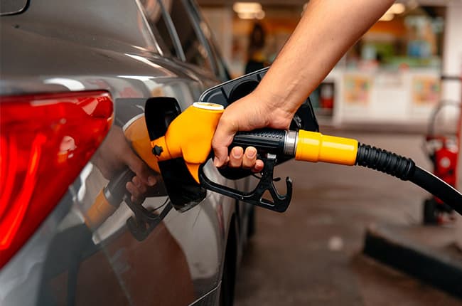 توقعات بتثبيت أسعار البنزين في أيلول