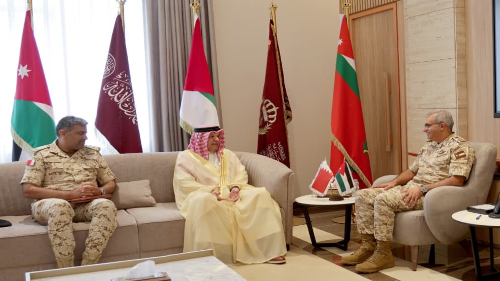 رئيس الأركان يستقبل السفير البحريني