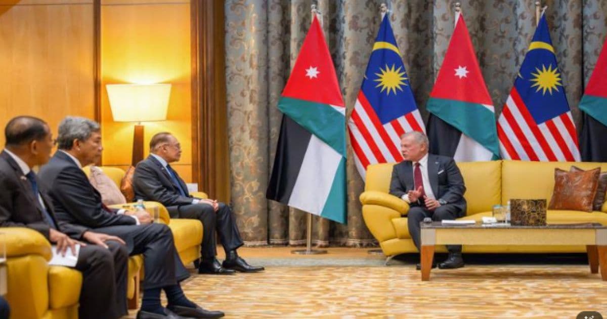 الملك يلتقي رئيس وزراء ماليزيا لتعزيز العلاقات