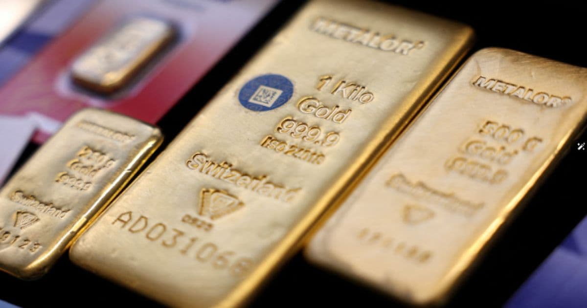 Gold stays steady before U.S. rate decision
