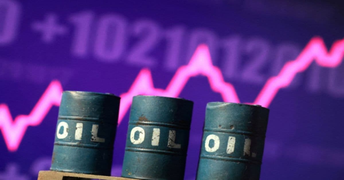 Oil prices climb amid Middle East supply worries