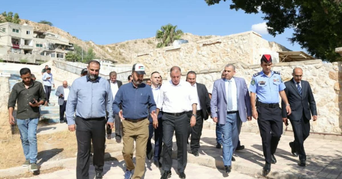 الفراية يطلع على تطويرات معبر وادي الأردن