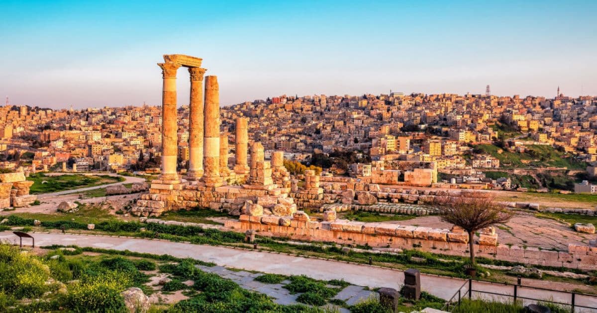 درجات حرارة مرتفعة الخميس وانخفاض طفيف الجمعة