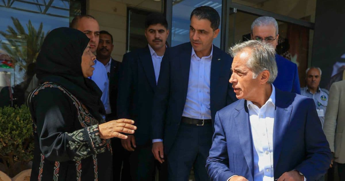 PM reviews Northern Desert Hospital progress
