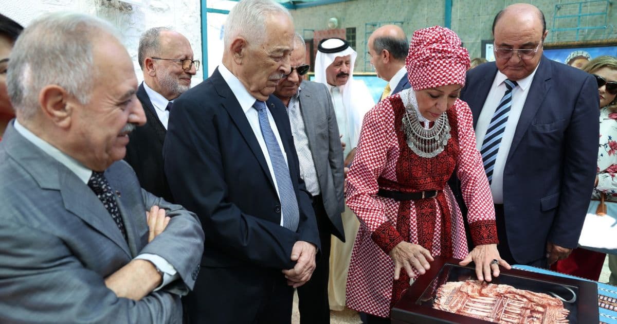العيسوي يطلق معرض الأردن في الفكر