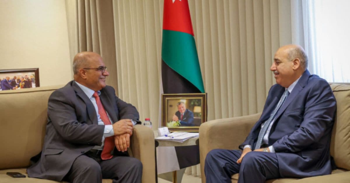 القاضي يؤكد استمراره في الانفتاح على الإعلام