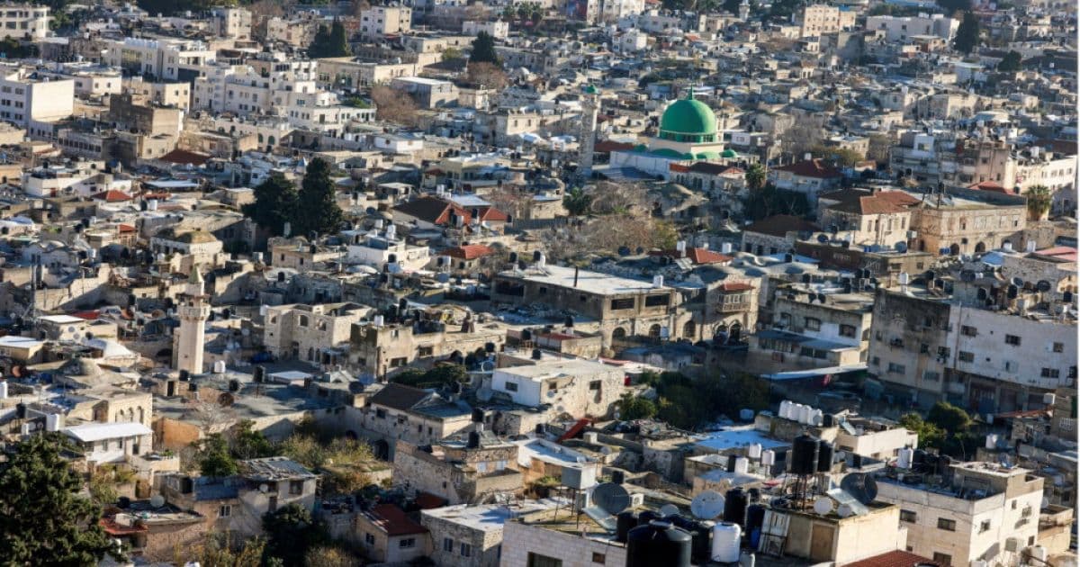 مستوطنون يهاجمون مسجدا في قصرة
