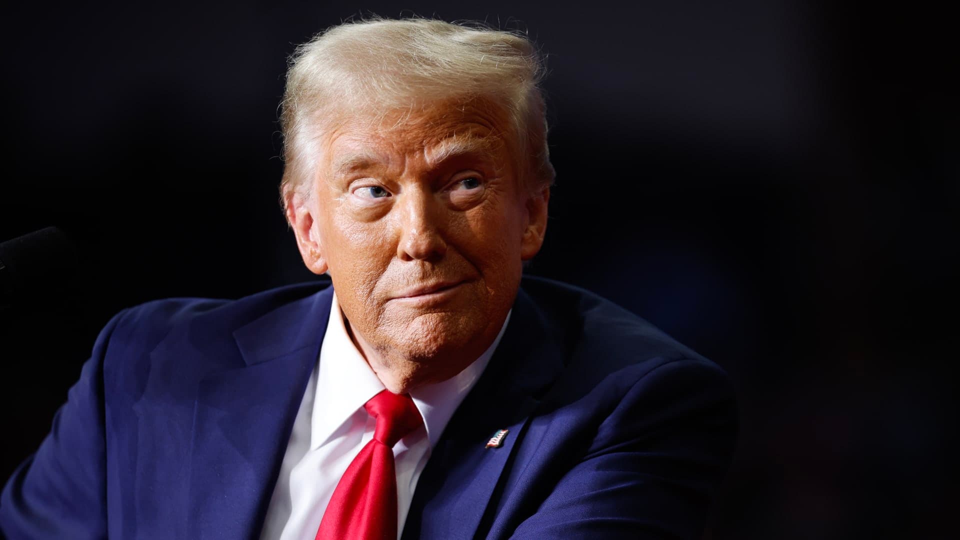 Trump sets Iran deadline amid strike threat