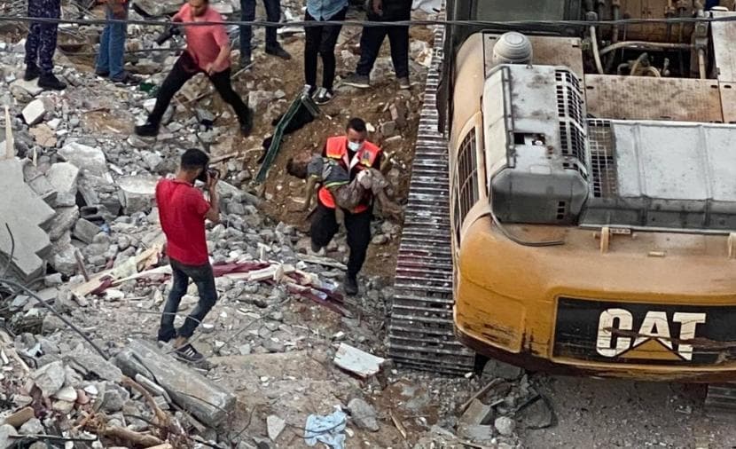 الدفاع المدني يوقع على رفات 13 شهيدا