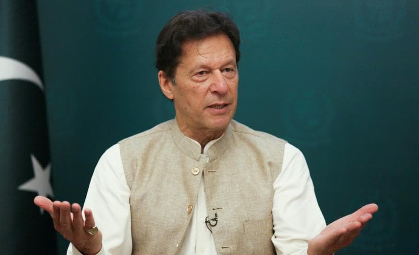 أنصار عمران خان يتجهون إلى إسلام آباد