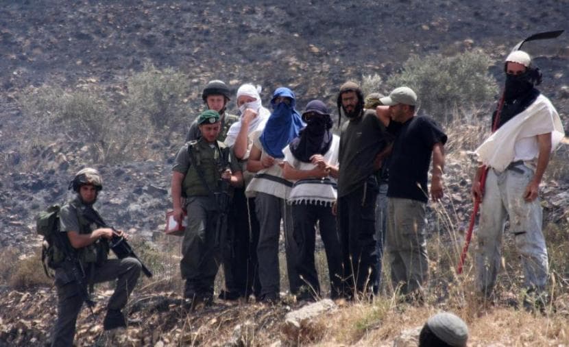 مستوطنون يهاجمون قرية برقا شرقي رام الله