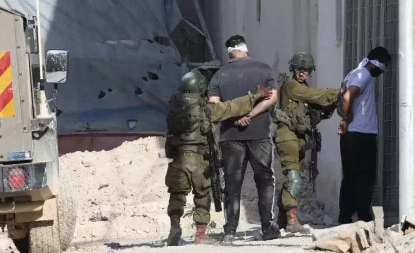 الاحتلال يداهم ويفرج عن 11 فلسطينيًا