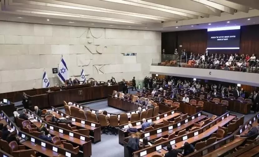 Poll Shows Gantz Ahead, Likud at 19