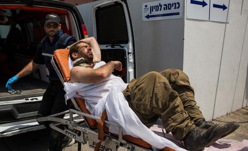 Occupation forces injure officer amid Hezbollah fire