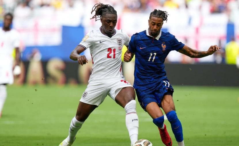 France's legend breaks Pelé's record