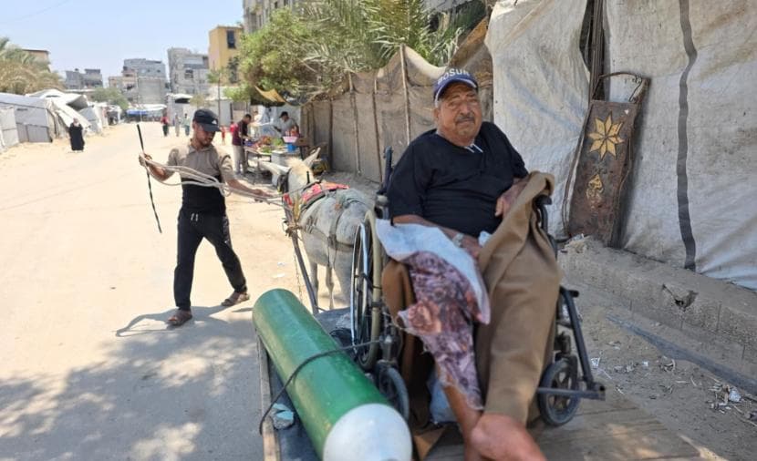 رحلة رجل سبعيني في غزة من بئر إلى غسيل الكلى
