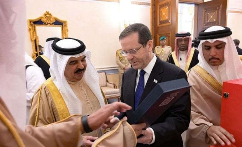 هرتسوغ يوضح محتوى مكالمة مع ملك البحرين
