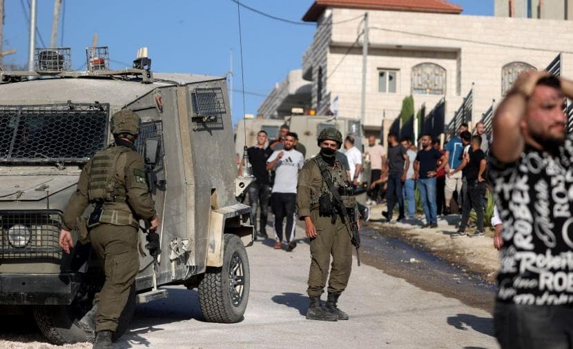 Occupation raids round up civilians in West Bank