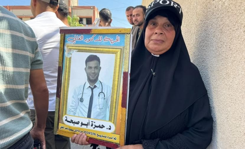 الاحتلال يعتقل الطبيب أبو صبحة بعد رفضه السفر لإنقاذ الجرحى